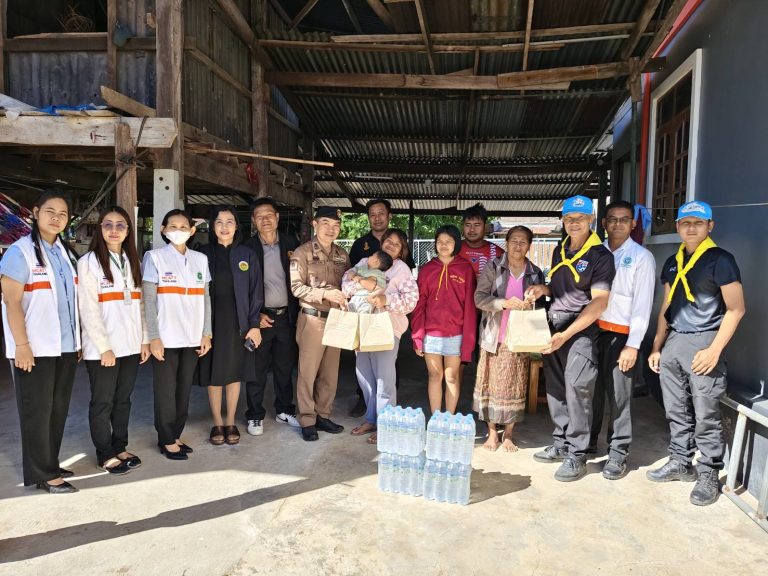 ตรวจเยี่ยม ประชาชนผู้อพยพจากเหตุการณ์สู้รบชายแดนไทย – กัมพูชา
