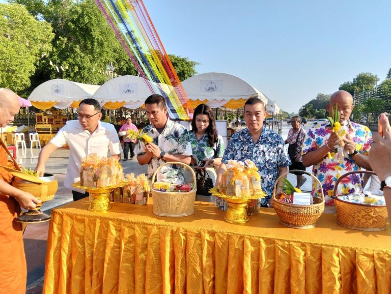 ร่วมทำบุญตักบาตร เนื่องในเทศกาลสงกรานต์ 2569