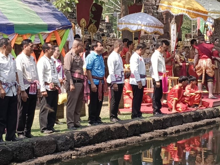 พิธีเปิดงานประเพณีสรงกู่สันตรัตน์
